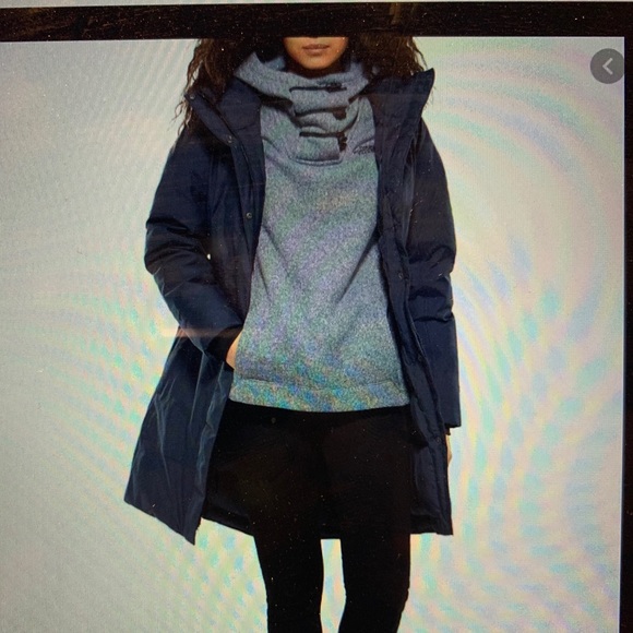 The North Face Pullover with Crescent Hood - Picture 1 of 4